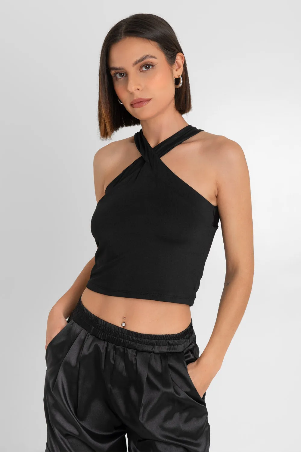 Crop top de cuello halter cruzado tirantes