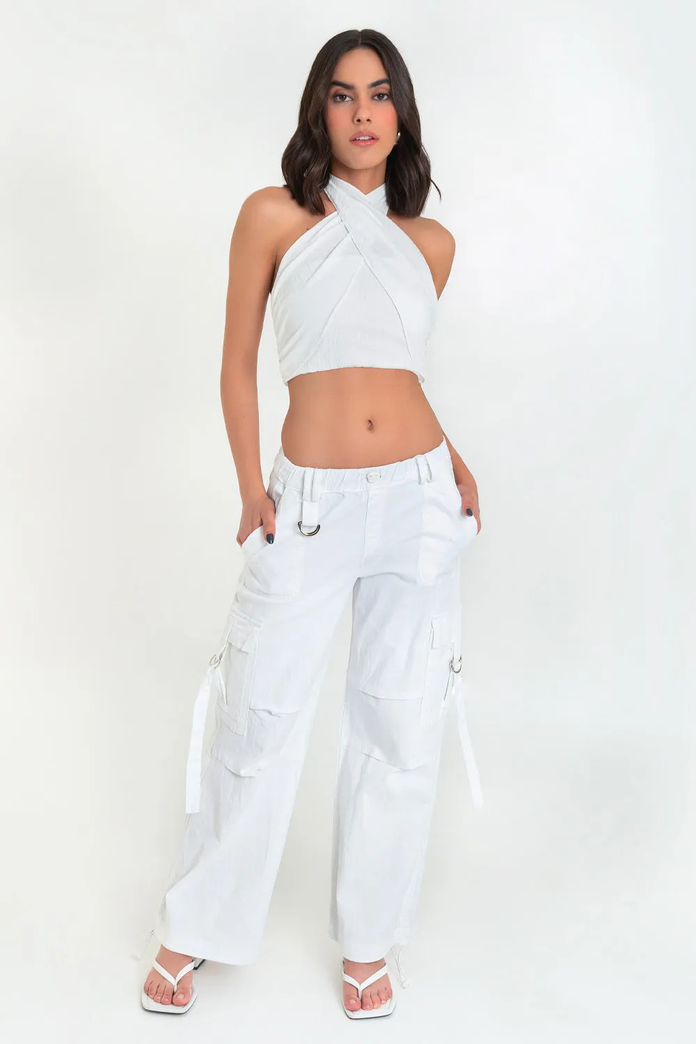 Crop top halter cruzado con lazo espalda