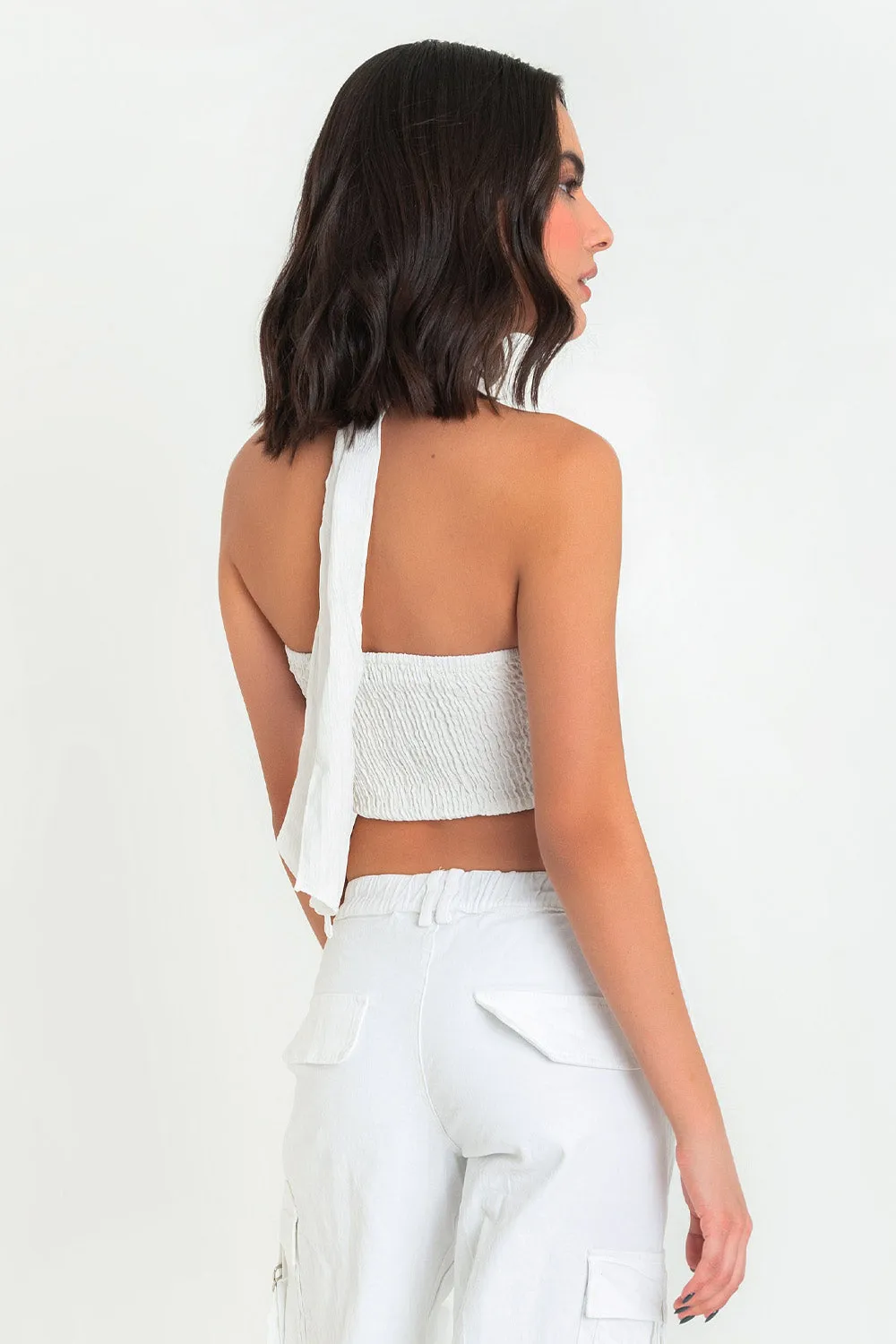 Crop top halter cruzado con lazo espalda