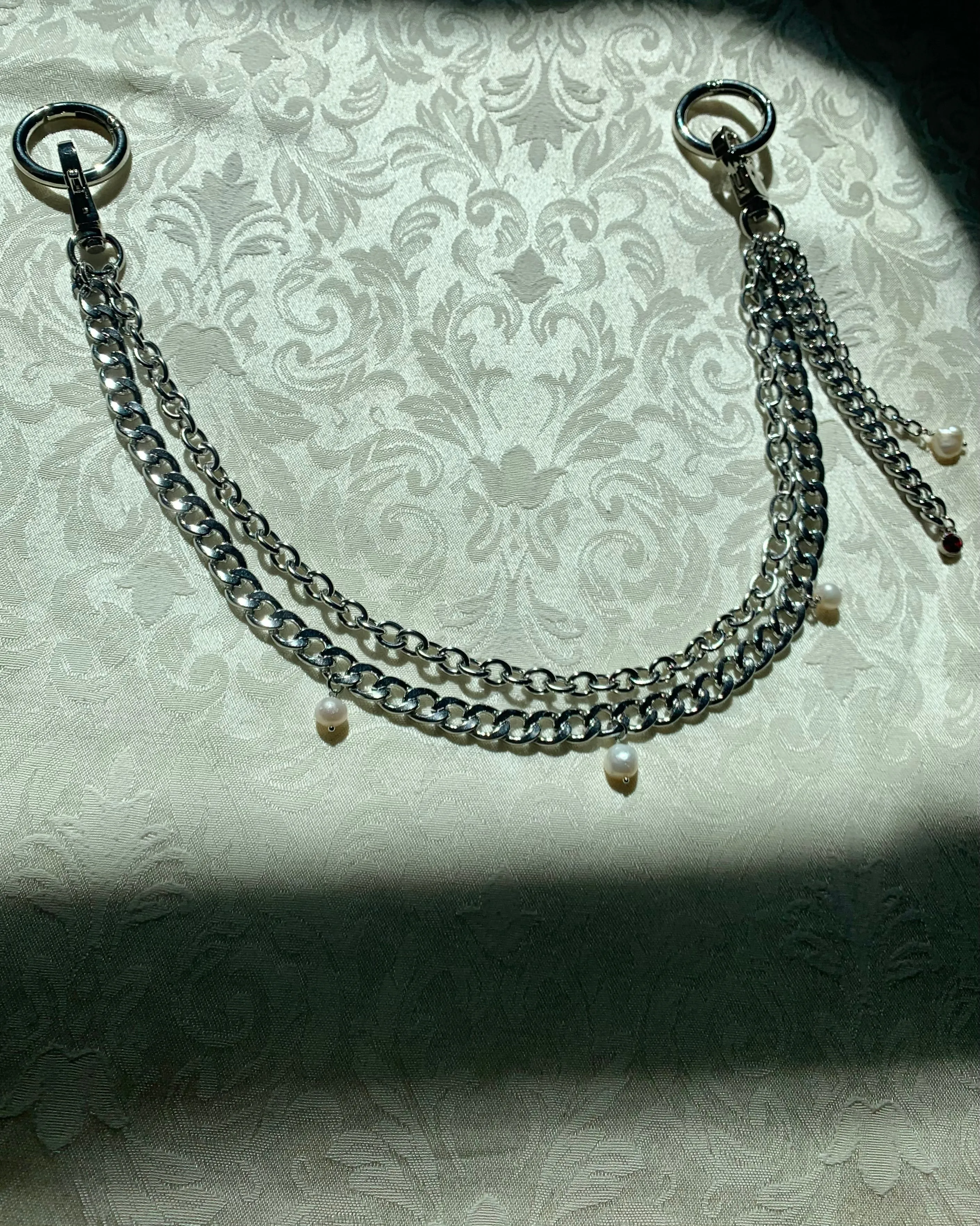 Pearl and crystal jumbo accesory chain