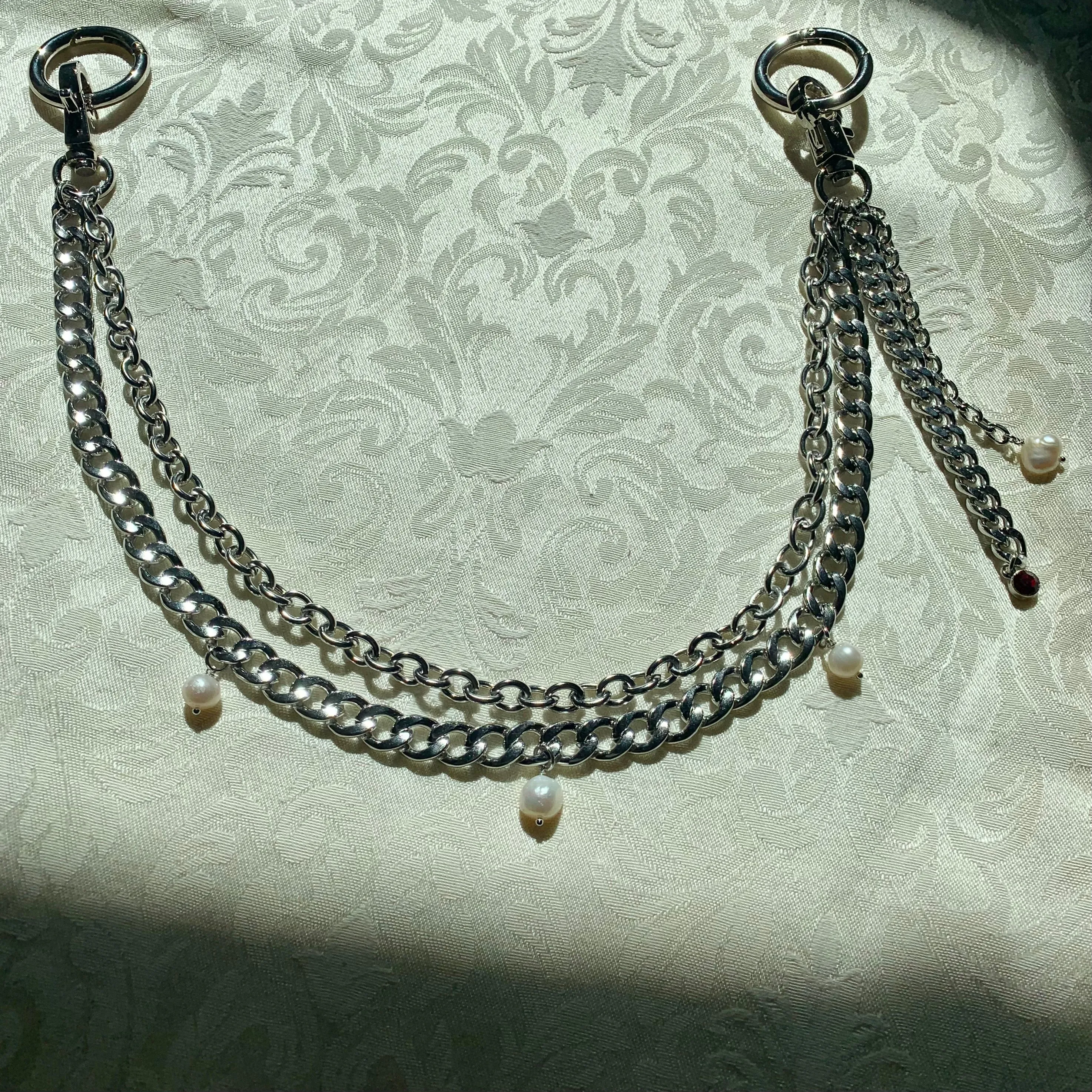 Pearl and crystal jumbo accesory chain