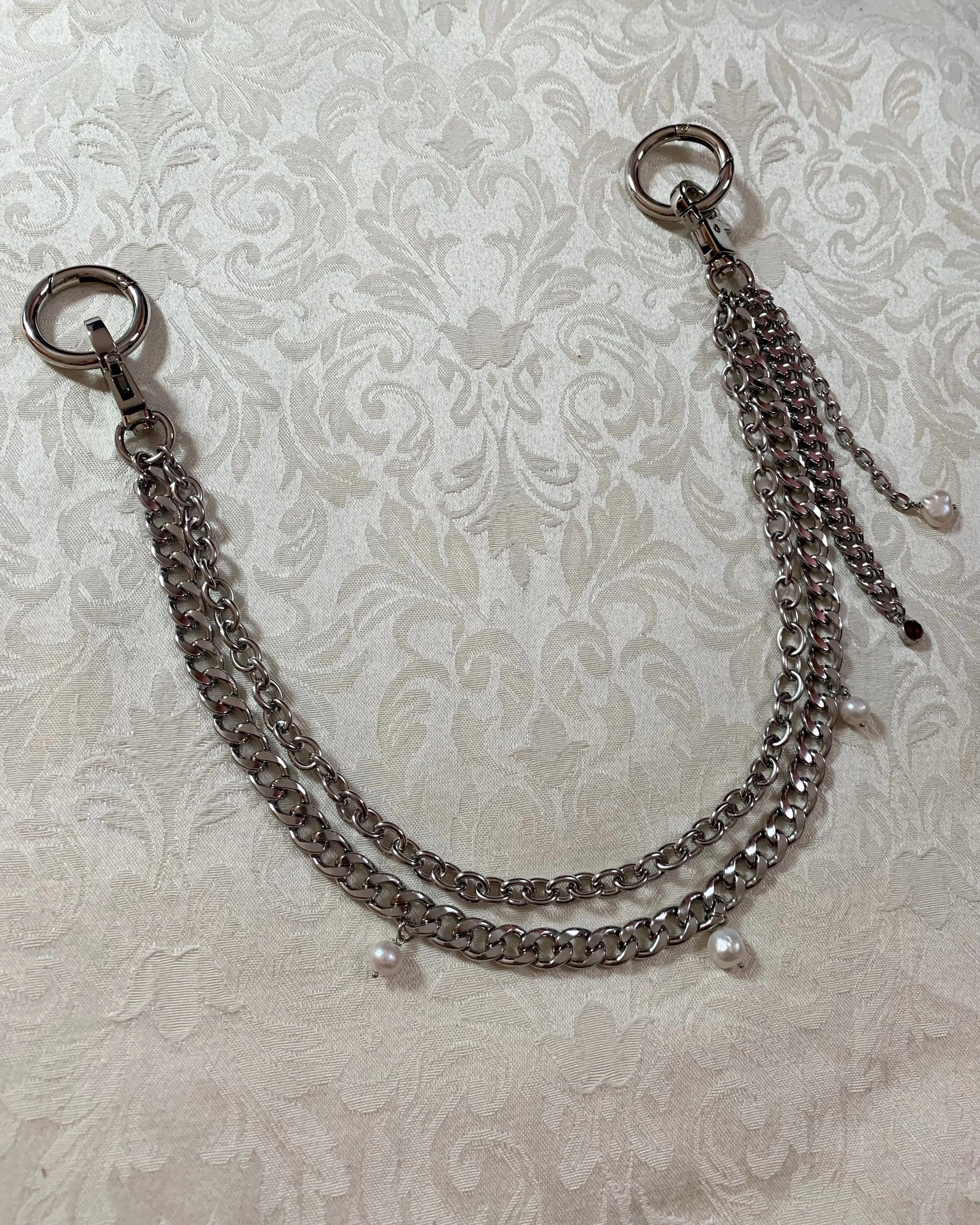 Pearl and crystal jumbo accesory chain