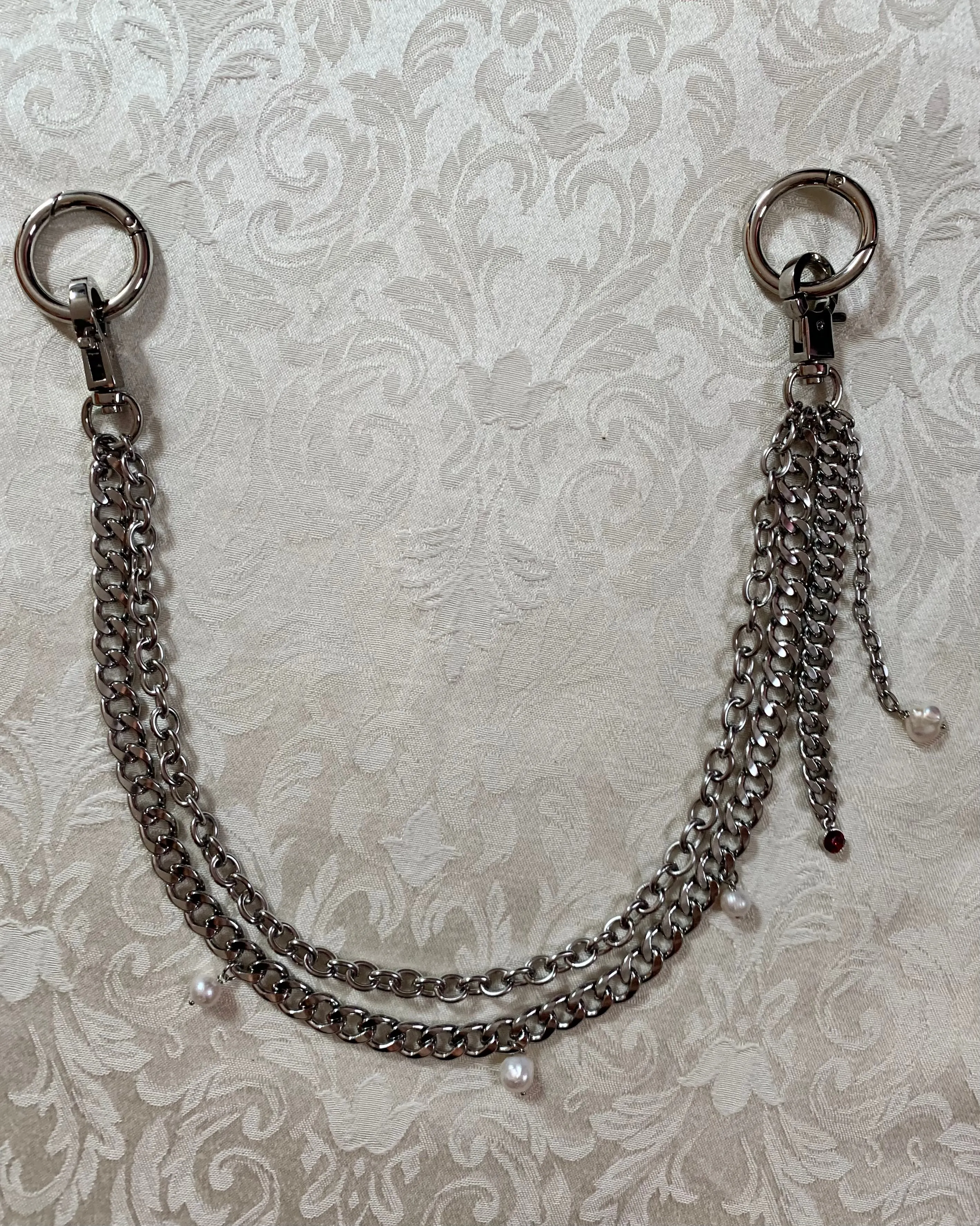 Pearl and crystal jumbo accesory chain