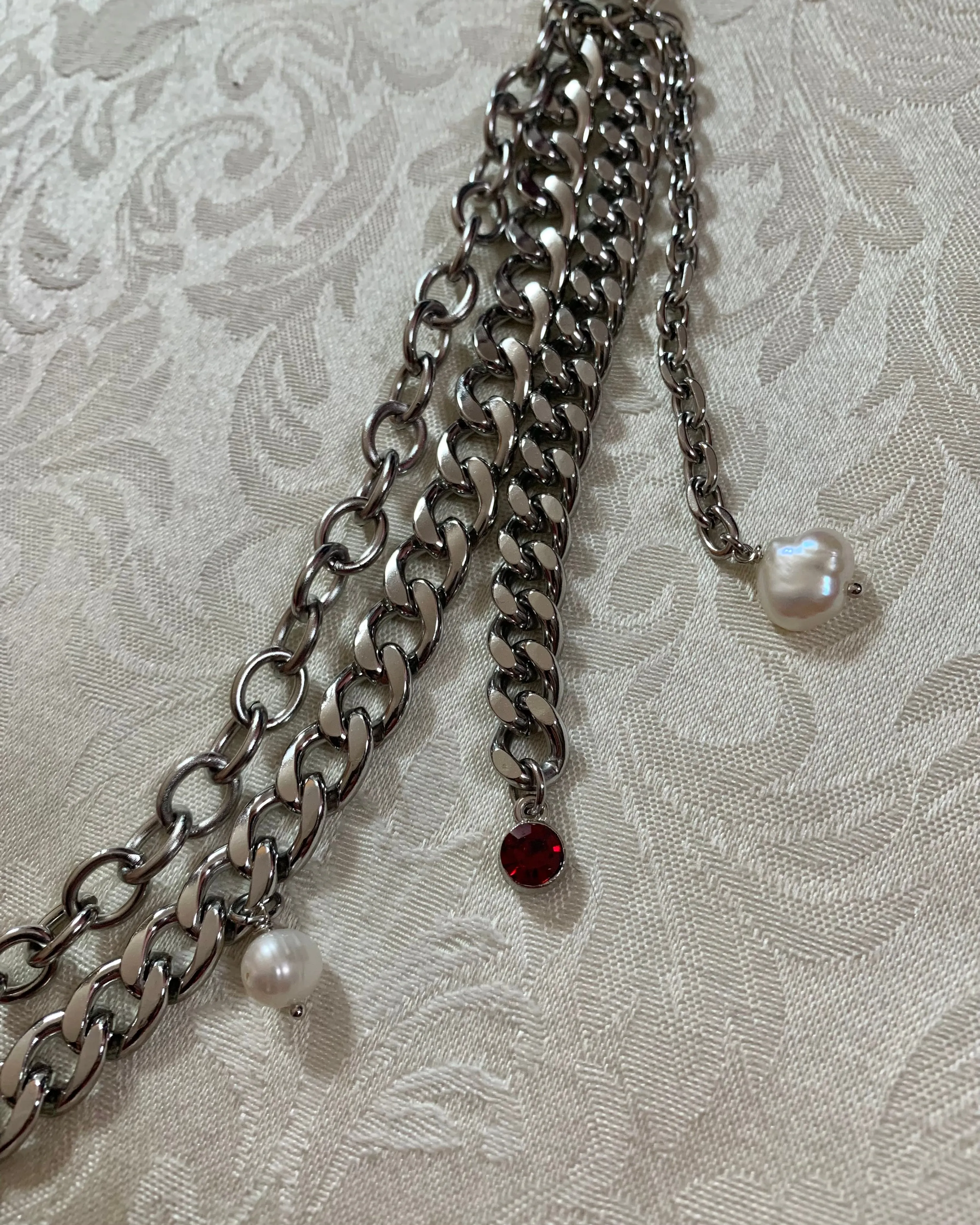 Pearl and crystal jumbo accesory chain